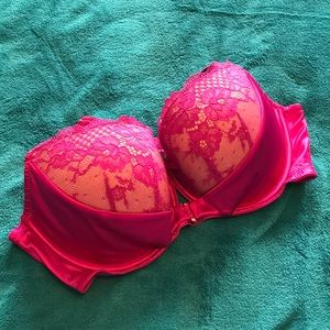 Lingerie Bra 40D gorgeous NWOT